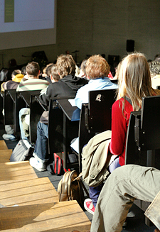 Studenten besuchen eine Vorlesung.