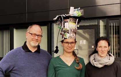 Dr. Franziska Daamen (center, with hat)